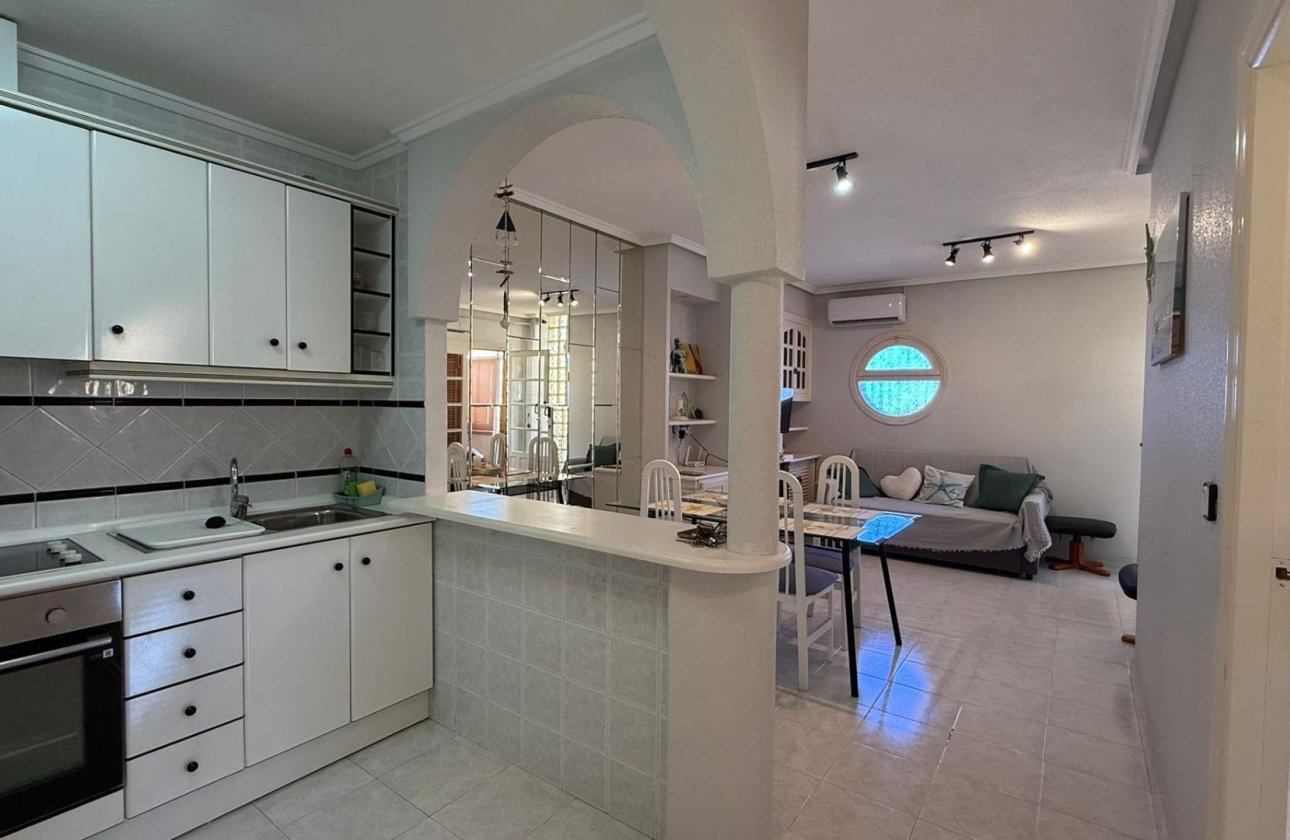 Resale - Bungalow -
Torrevieja - Punta Prima