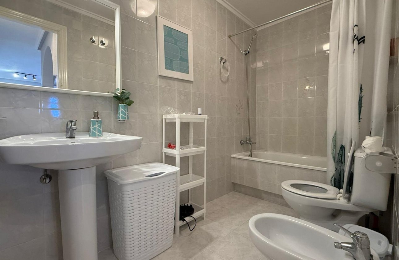 Resale - Bungalow -
Torrevieja - Punta Prima