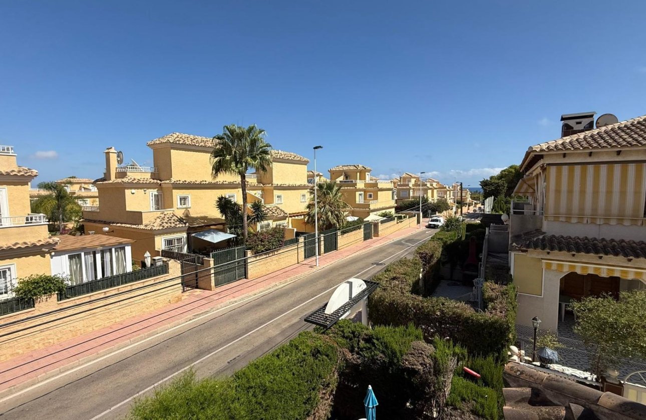 Resale - Bungalow -
Torrevieja - Punta Prima