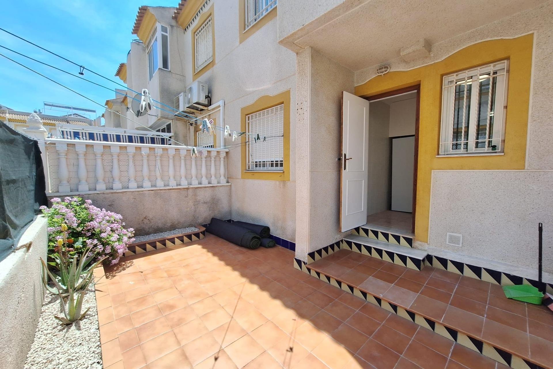 Resale - Bungalow -
Torrevieja - Sector 25