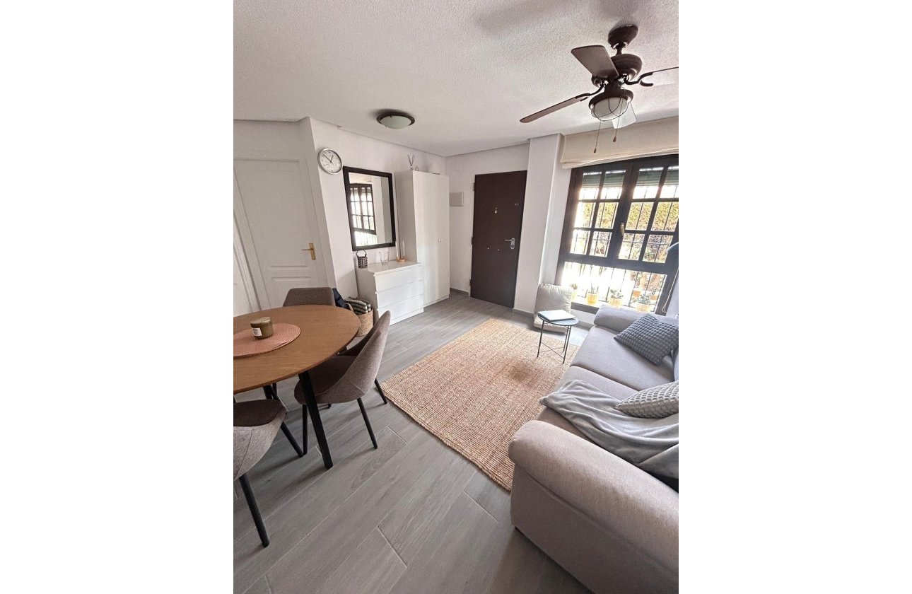 Resale - Bungalow -
Torrevieja - Torre La Mata