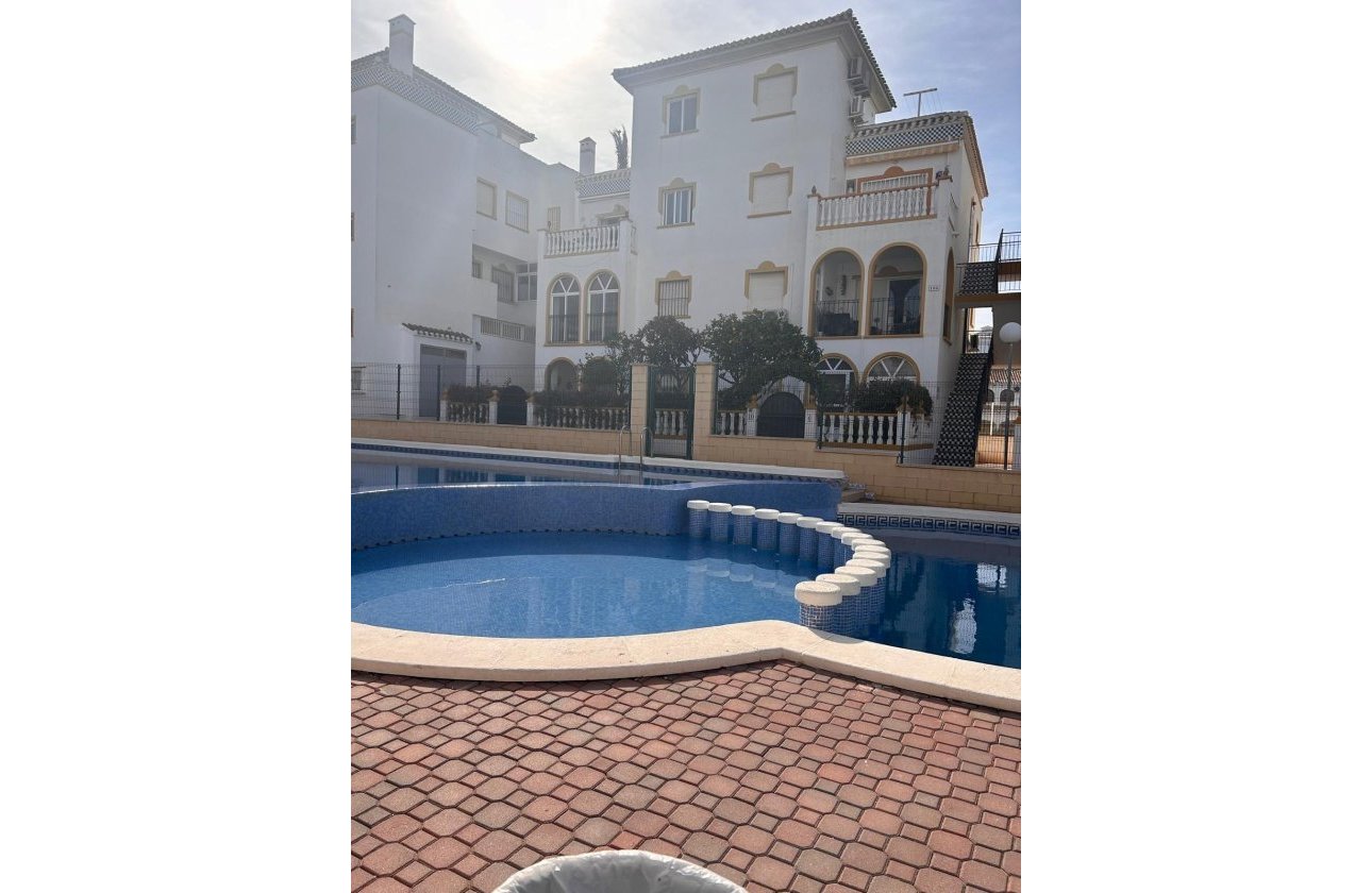 Resale - Bungalow -
Torrevieja - Torre La Mata
