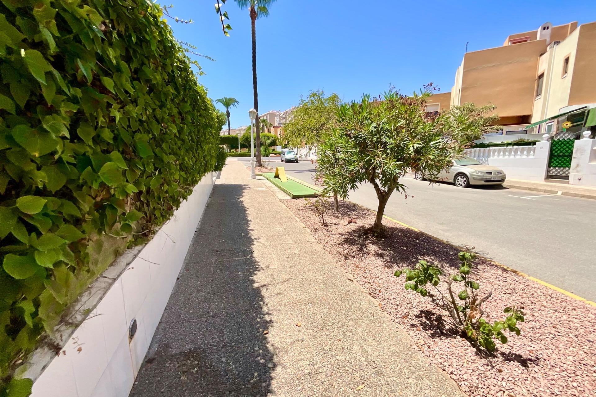 Resale - Bungalow -
Torrevieja - Torreblanca