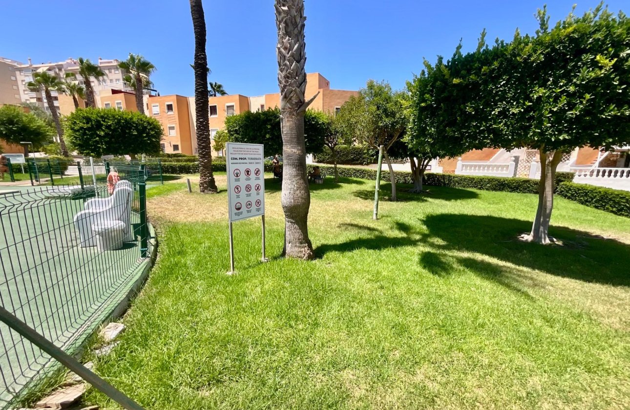 Resale - Bungalow -
Torrevieja - Torreblanca