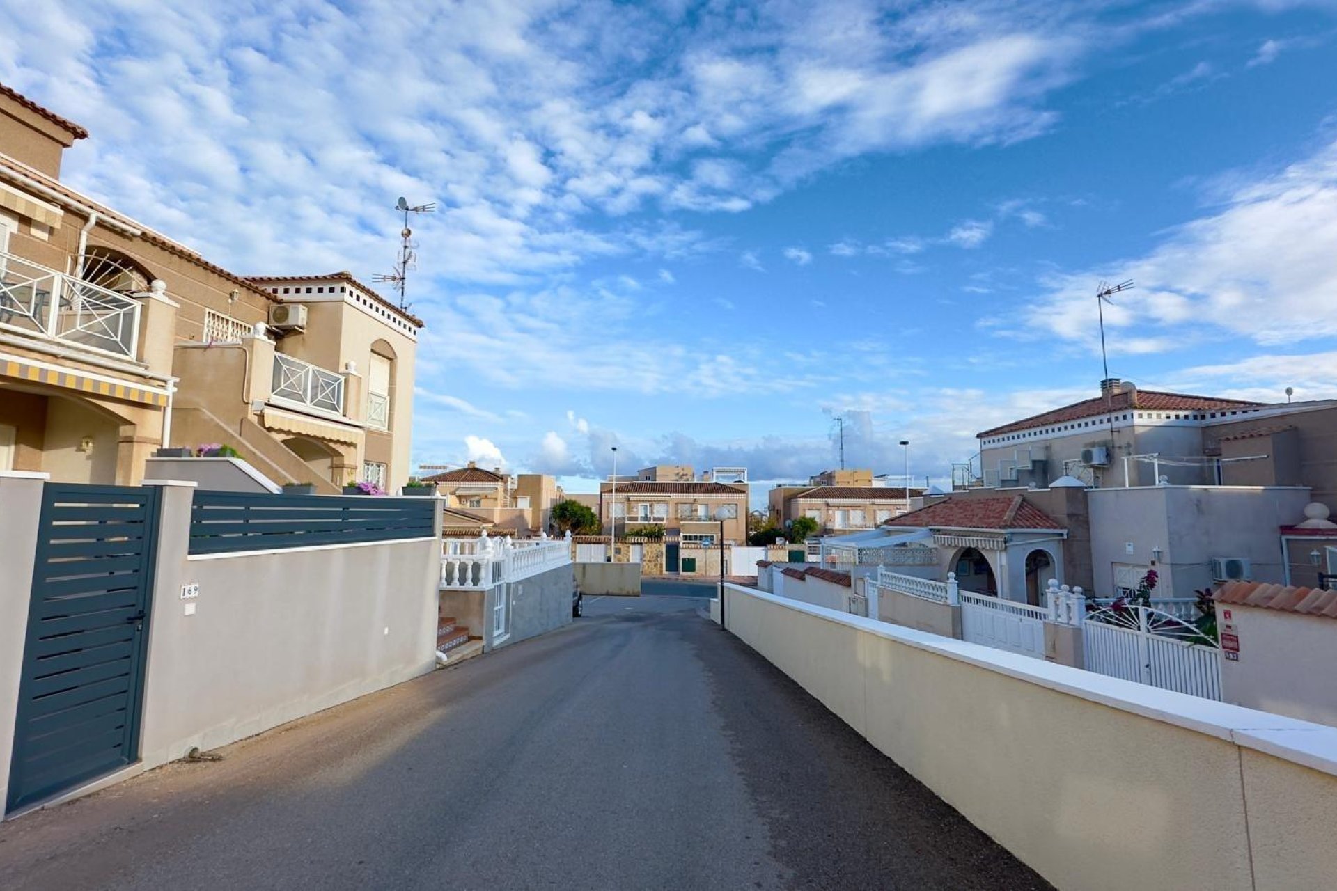 Resale - Bungalow -
Torrevieja - Torreblanca