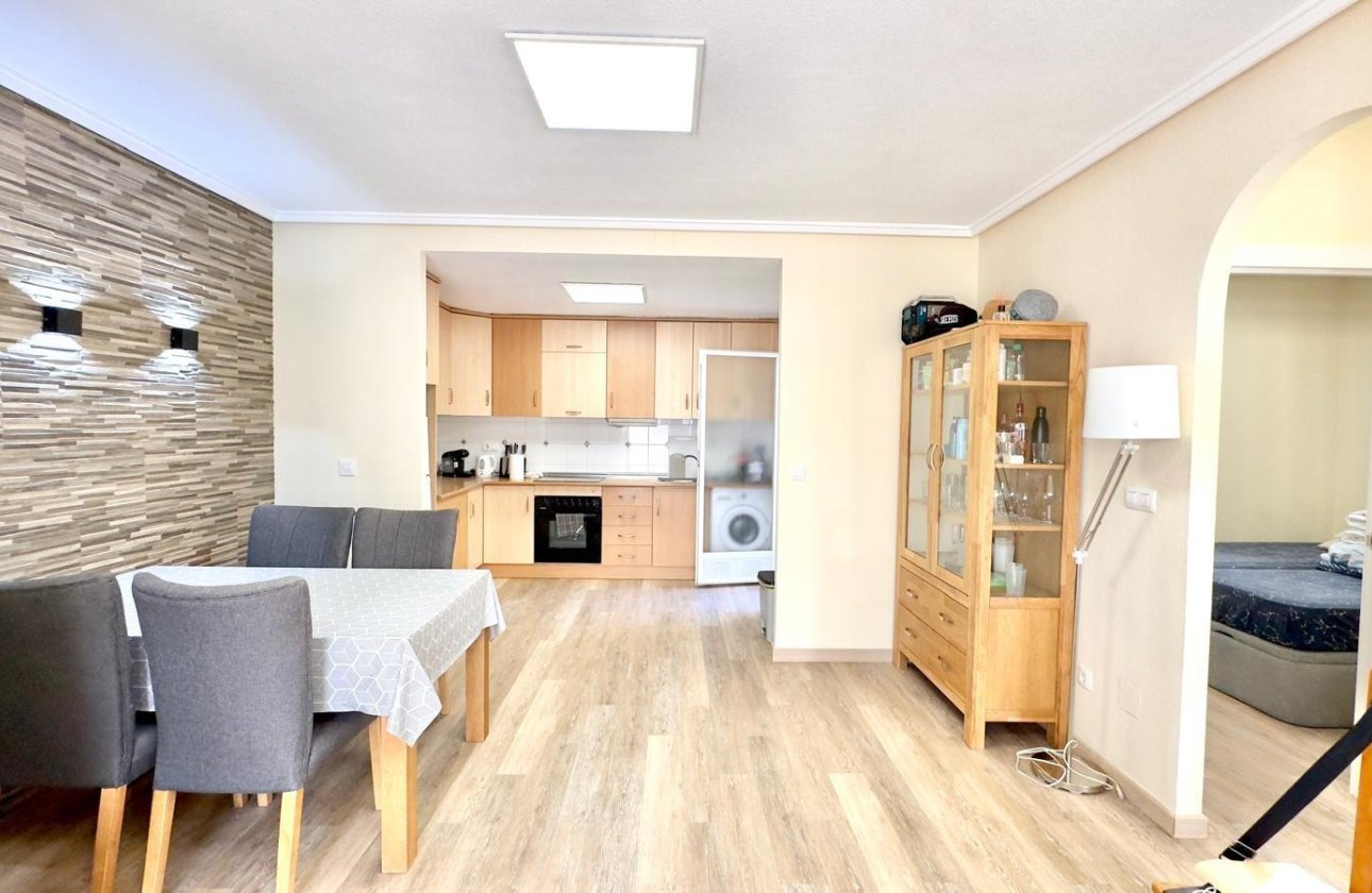 Resale - Bungalow -
Torrevieja - Torreblanca