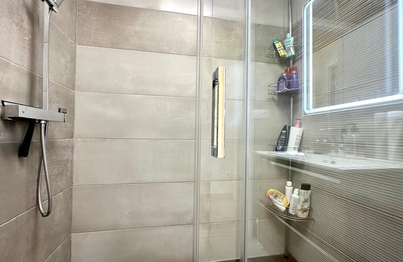 Resale - Bungalow -
Torrevieja - Torreblanca