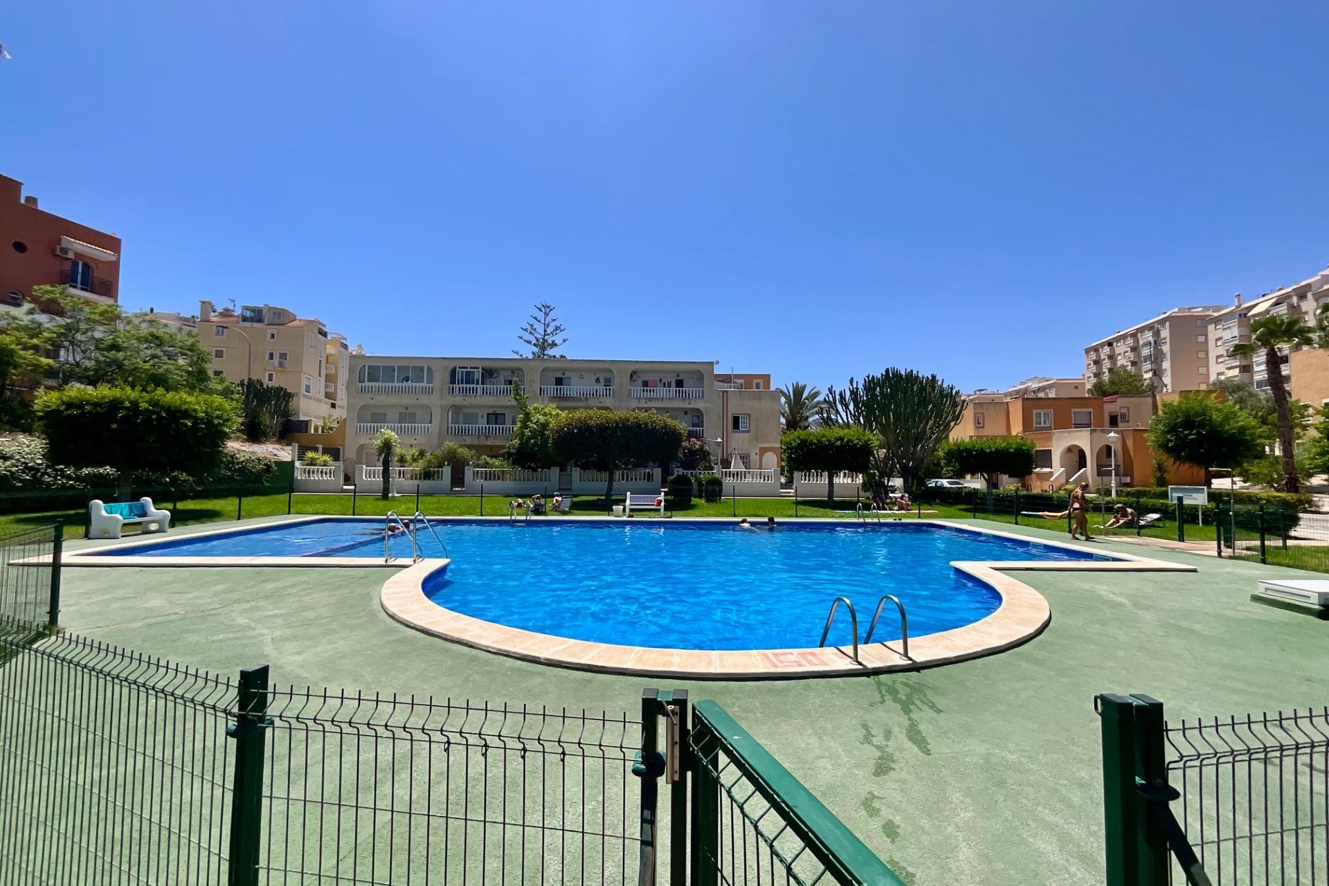 Resale - Bungalow -
Torrevieja - Torreblanca