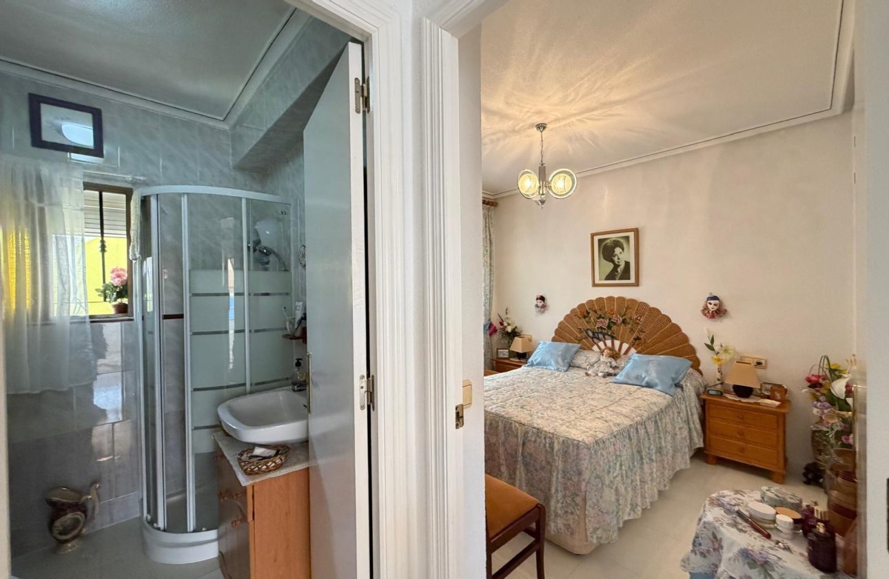 Resale - Bungalow -
Torrevieja - Torreblanca