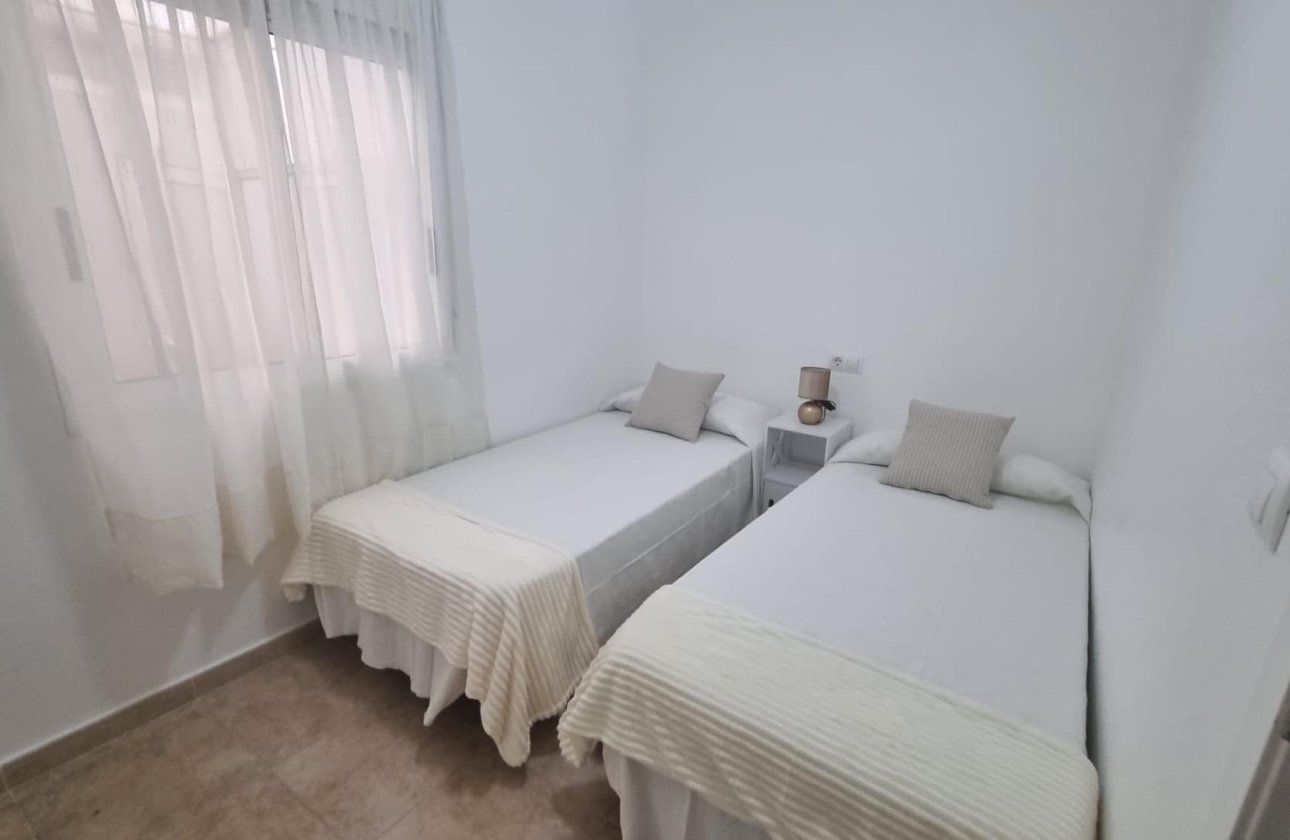 Resale - Bungalow -
Torrevieja - Torreblanca