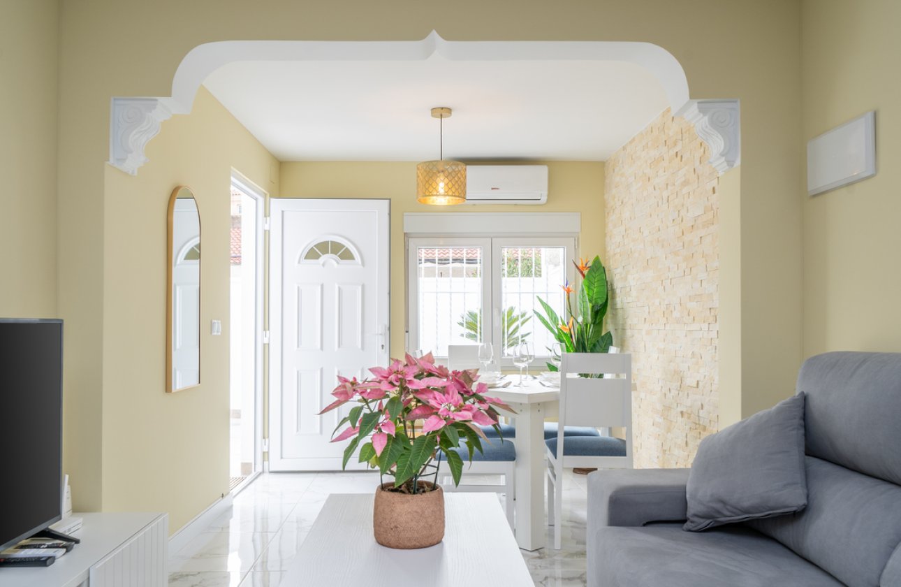 Resale - Bungalow -
Torrevieja - Torreta
