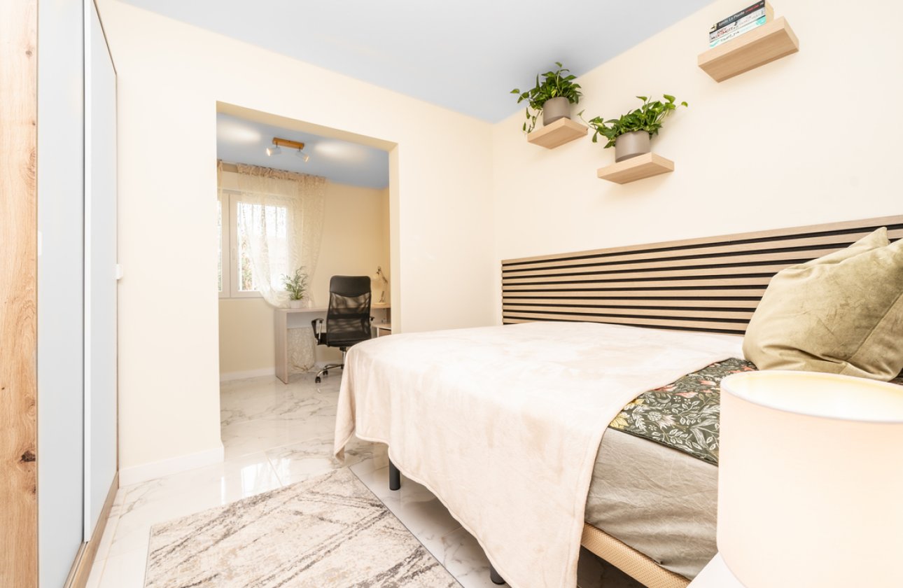 Resale - Bungalow -
Torrevieja - Torreta