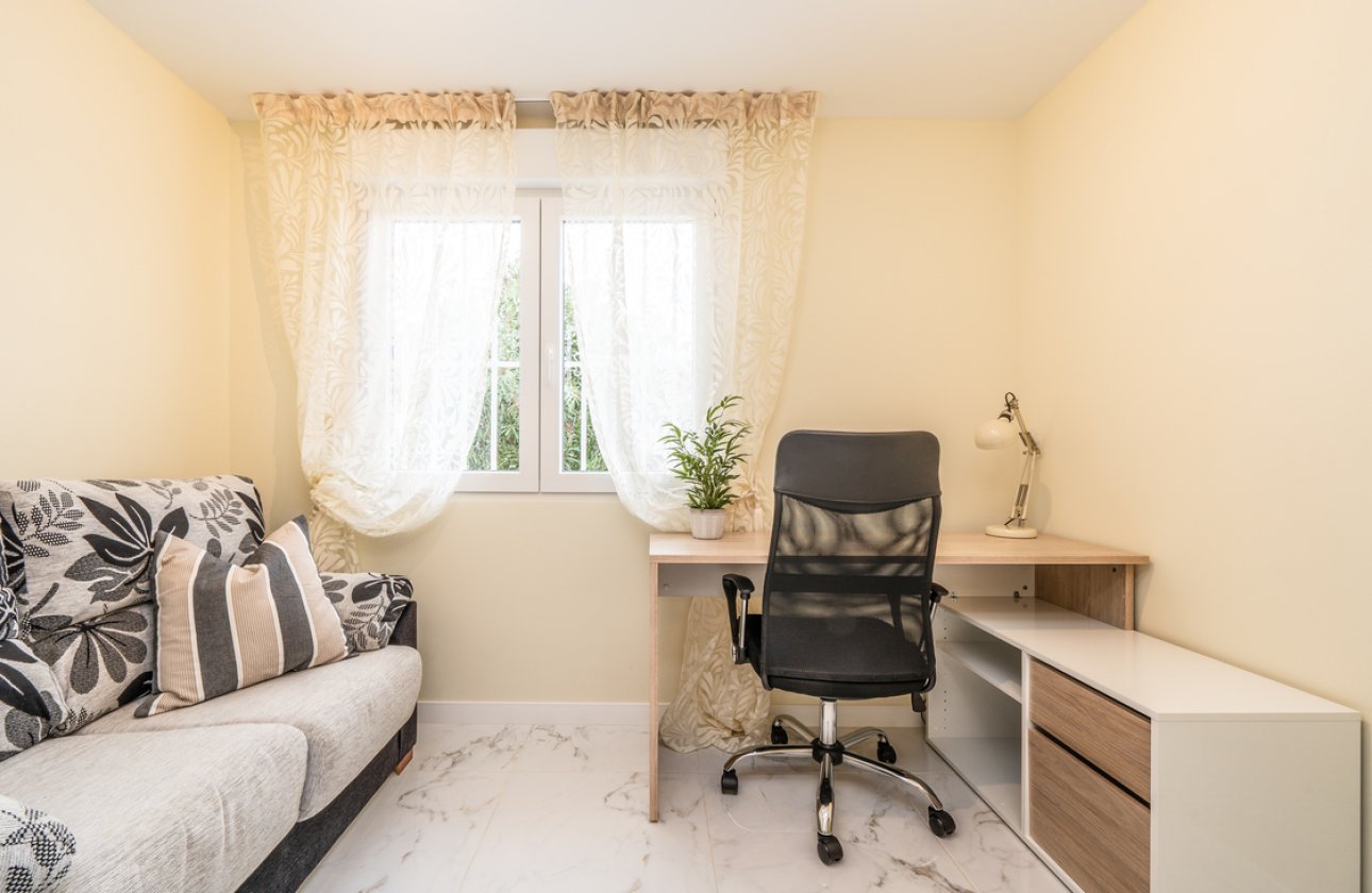 Resale - Bungalow -
Torrevieja - Torreta