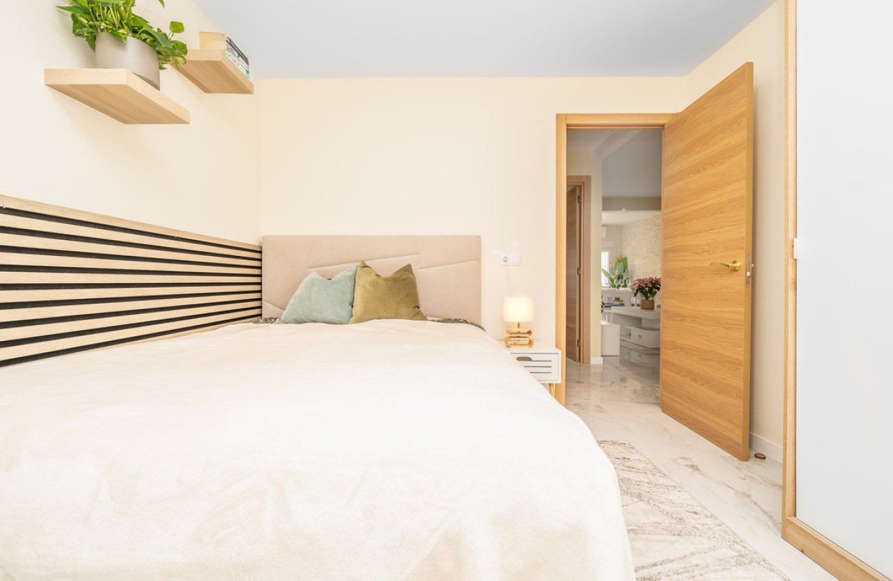 Resale - Bungalow -
Torrevieja - Torretas