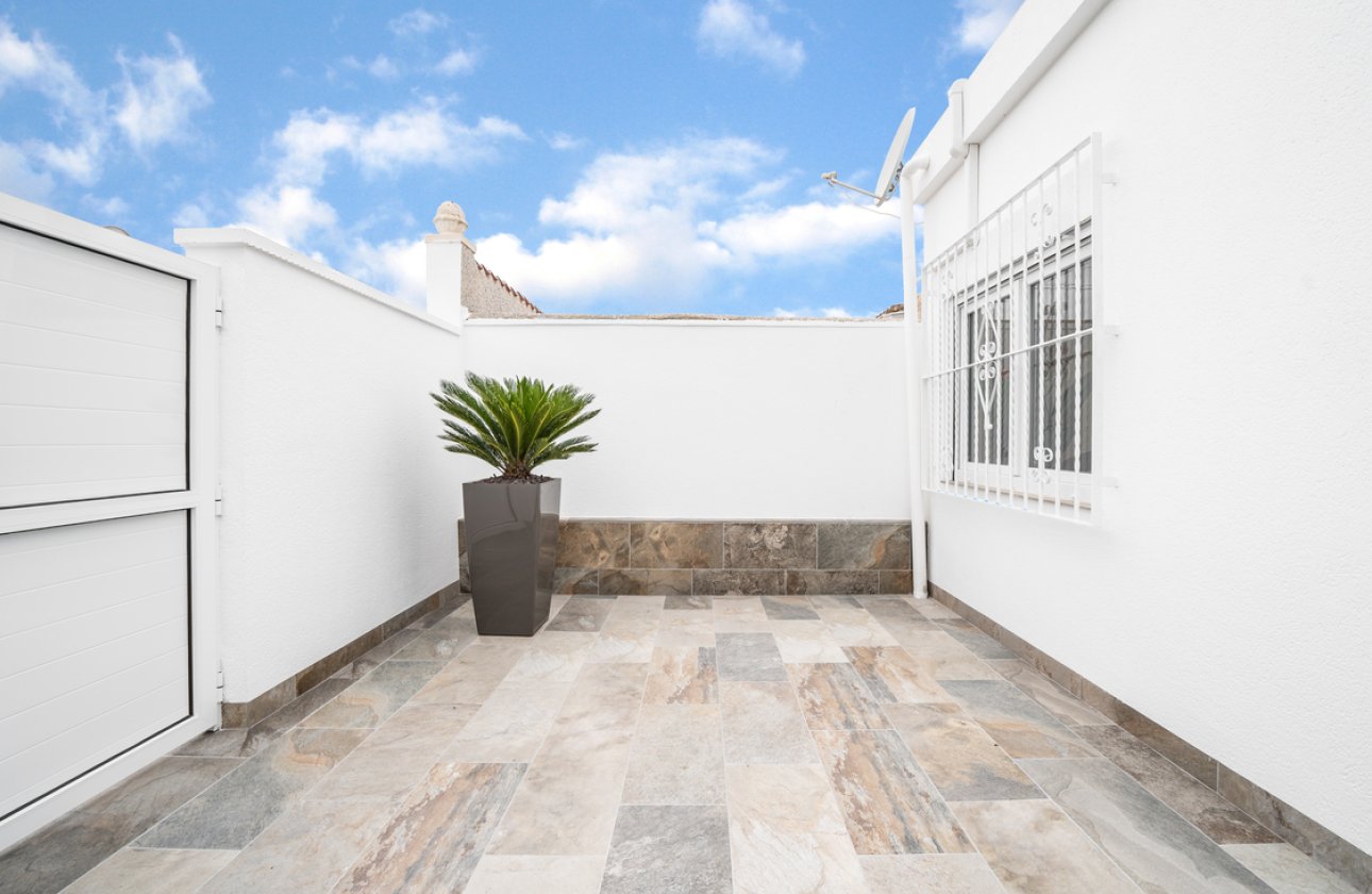 Resale - Bungalow -
Torrevieja - Torretas