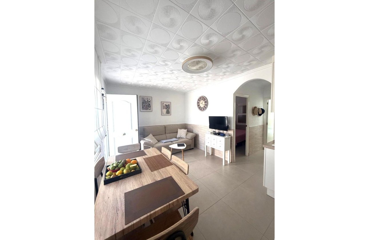 Resale - Bungalow -
Torrevieja - Torretas