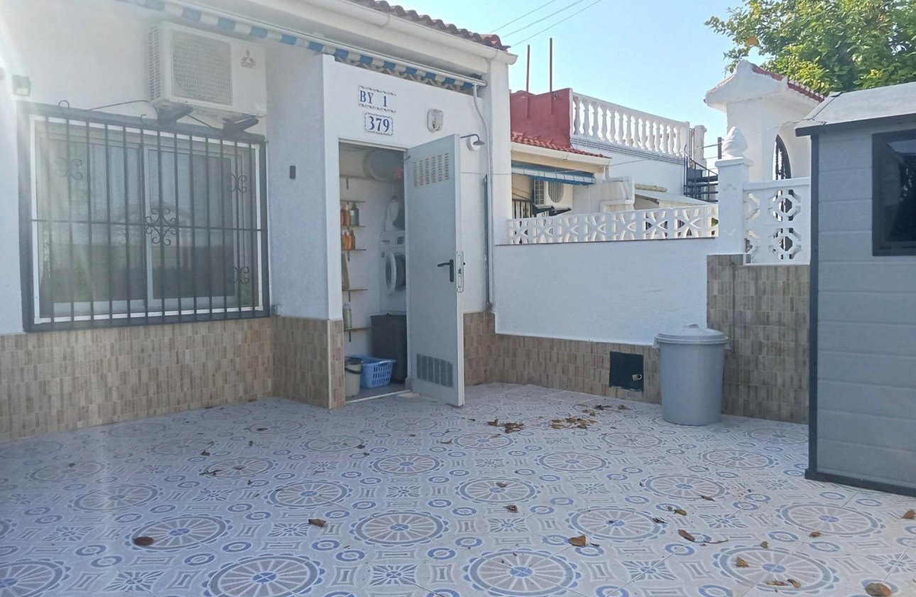 Resale - Bungalow -
Torrevieja - Torretas