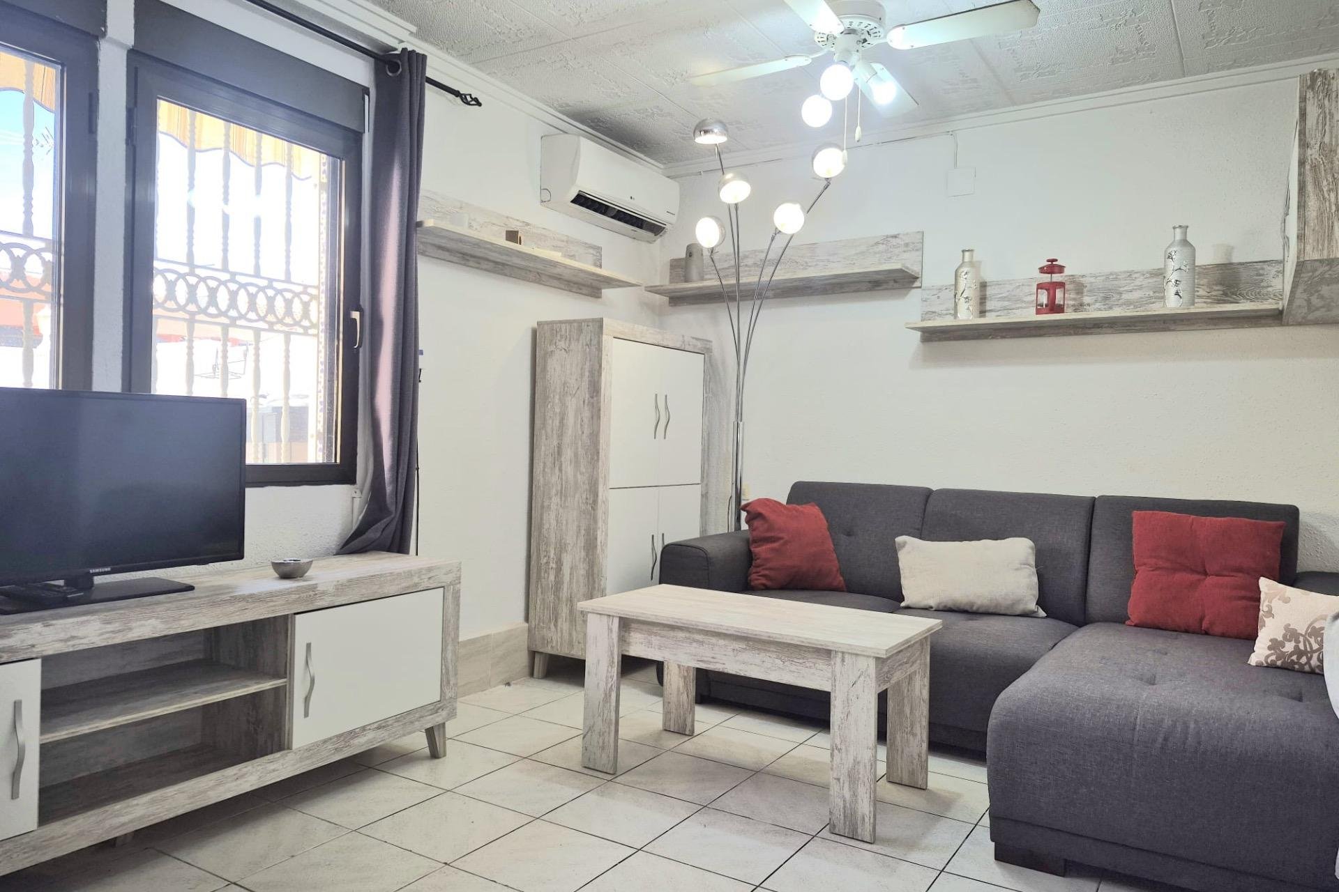 Resale - Bungalow -
Torrevieja - Torretas