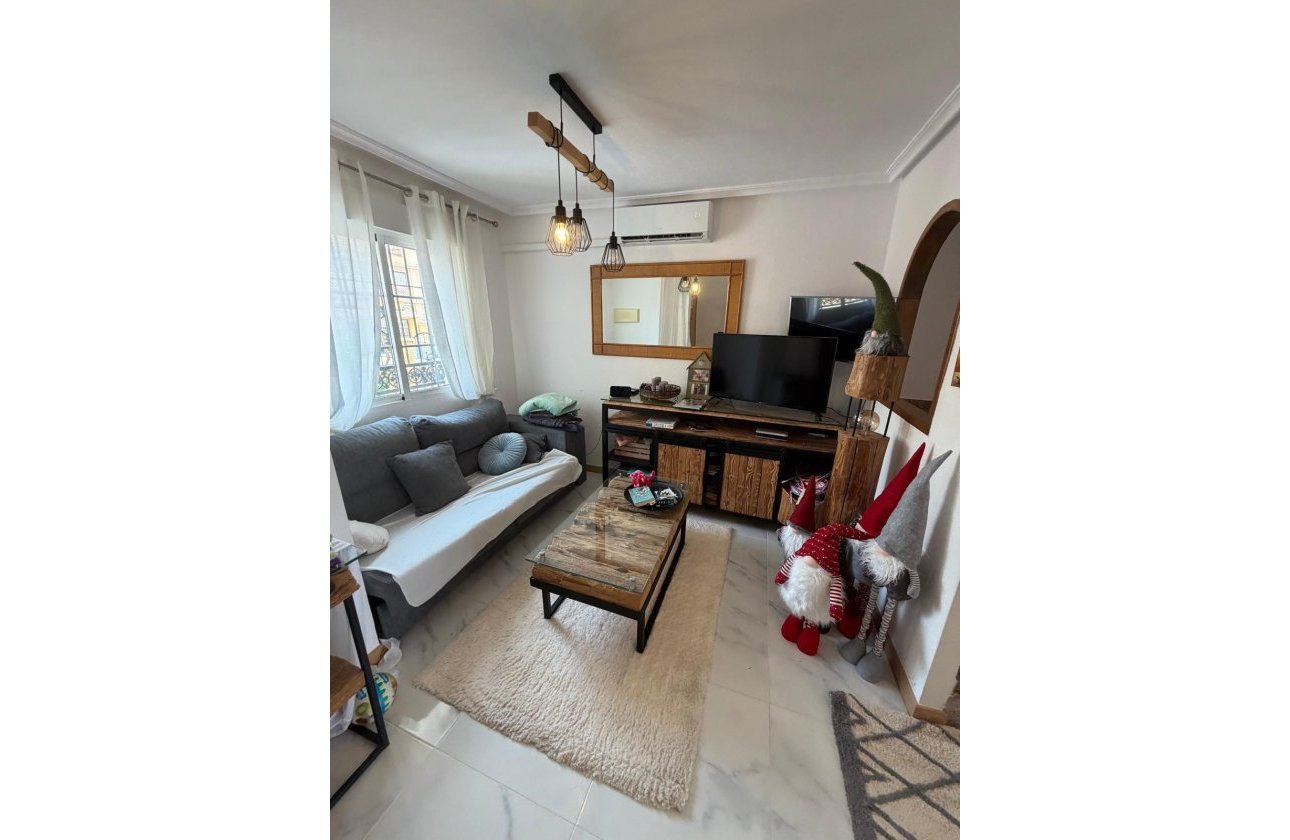 Resale - Bungalow -
Torrevieja - Zona Los Frutales