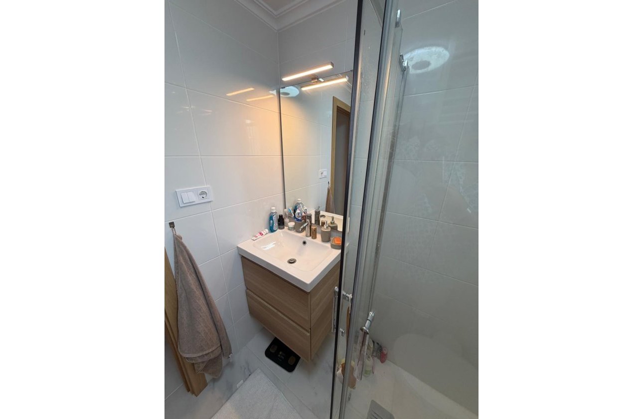 Resale - Bungalow -
Torrevieja - Zona Los Frutales