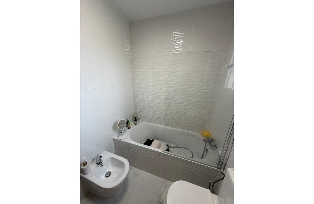 Resale - Bungalow -
Torrevieja - Zona Los Frutales
