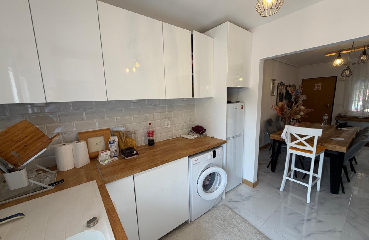 Resale - Bungalow -
Torrevieja - Zona Los Frutales