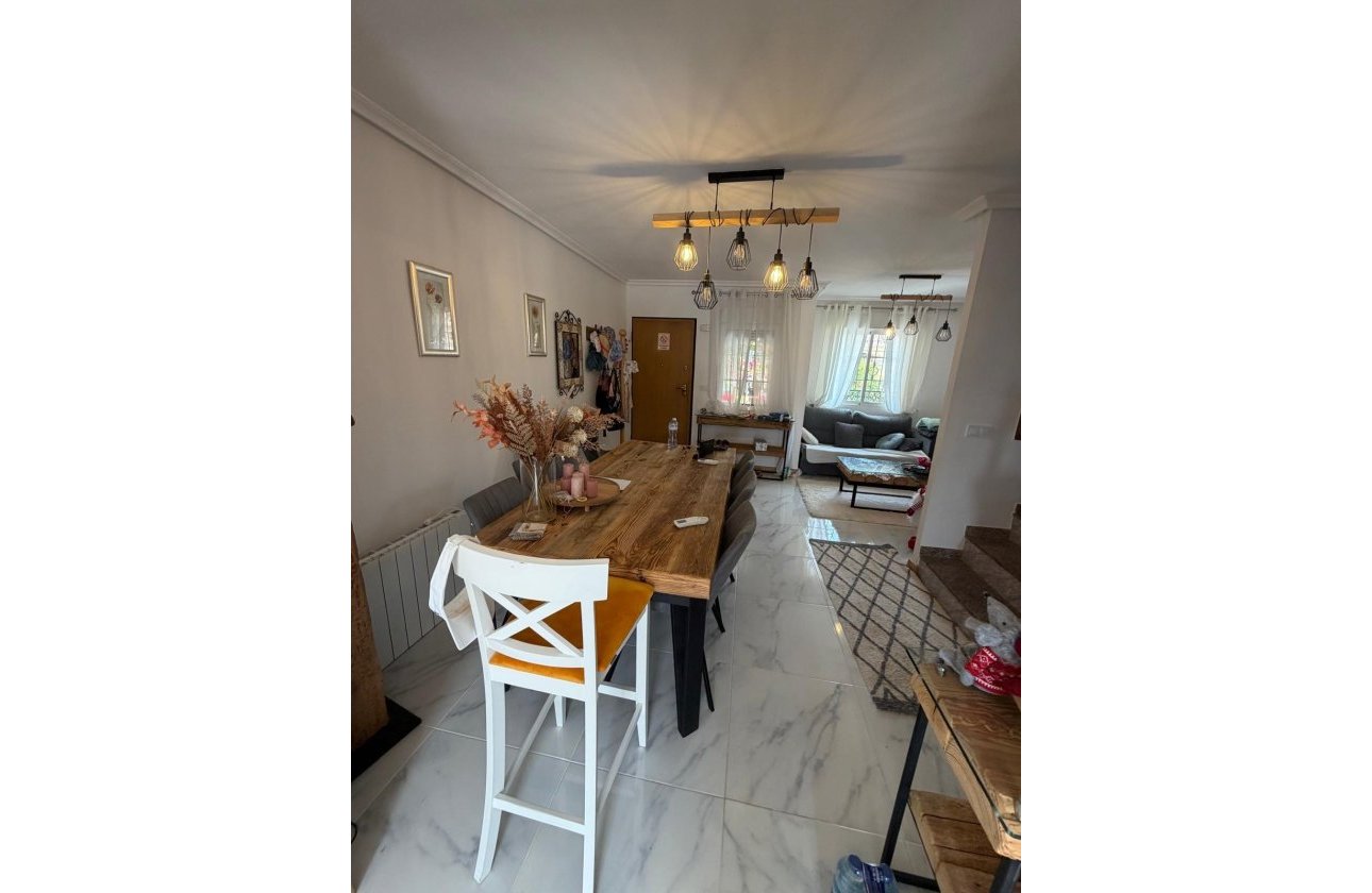 Resale - Bungalow -
Torrevieja - Zona Los Frutales