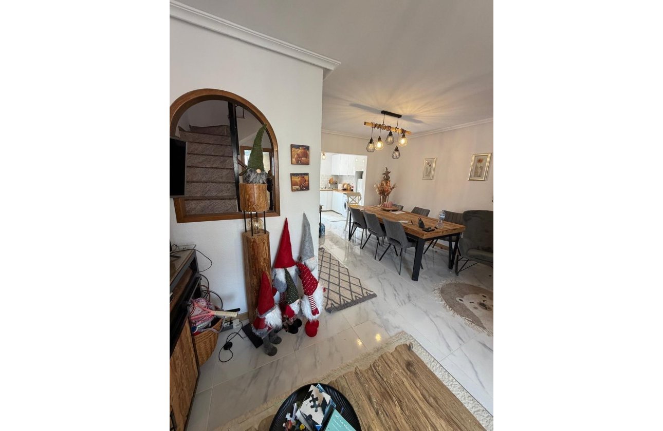 Resale - Bungalow -
Torrevieja - Zona Los Frutales