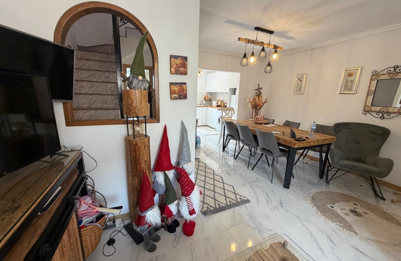 Resale - Bungalow -
Torrevieja - Zona Los Frutales
