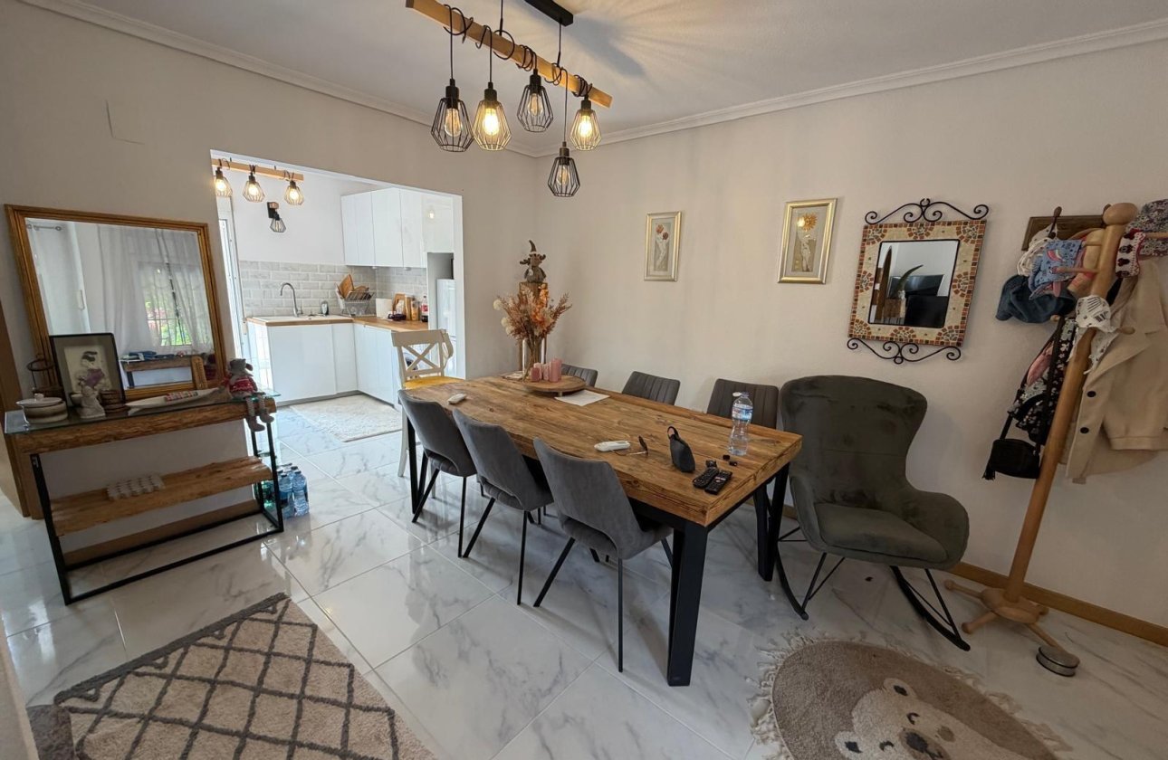 Resale - Bungalow -
Torrevieja - Zona Los Frutales