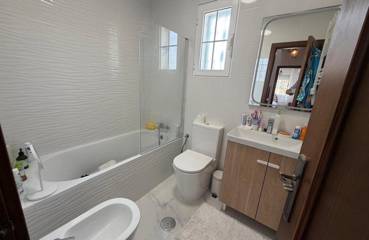 Resale - Bungalow -
Torrevieja - Zona Los Frutales