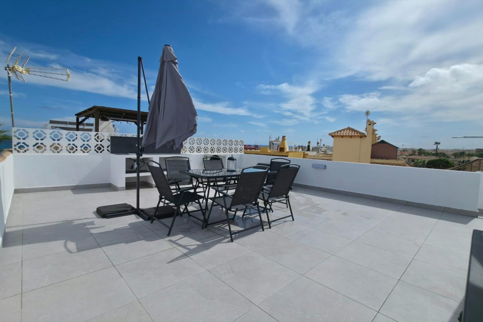 Resale - Bungalow -
Torrevieja - Zona Los Frutales