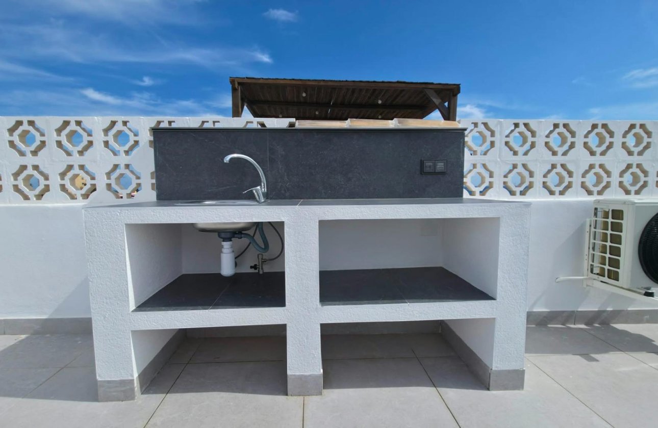Resale - Bungalow -
Torrevieja - Zona Los Frutales