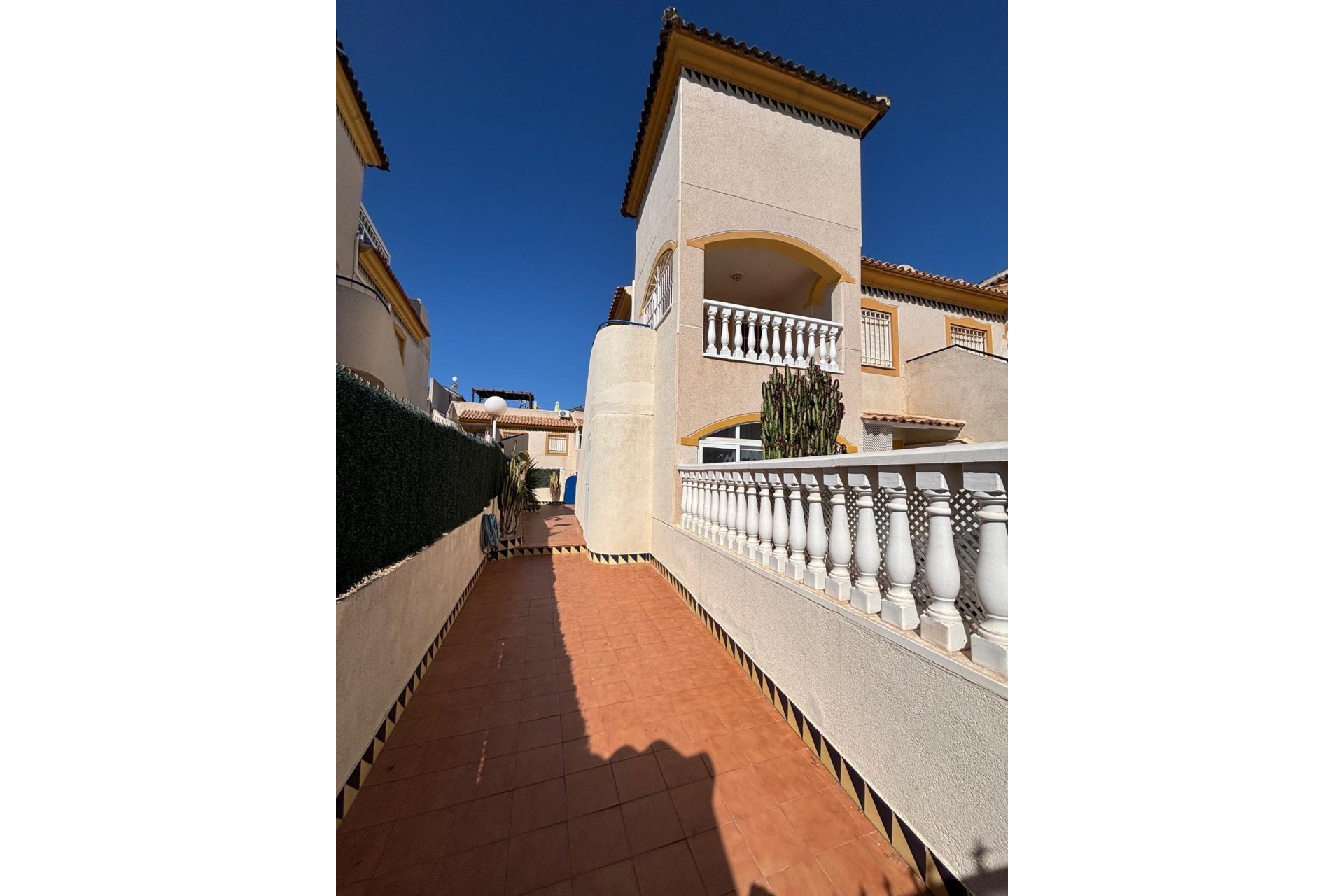 Resale - Bungalow -
Torrevieja