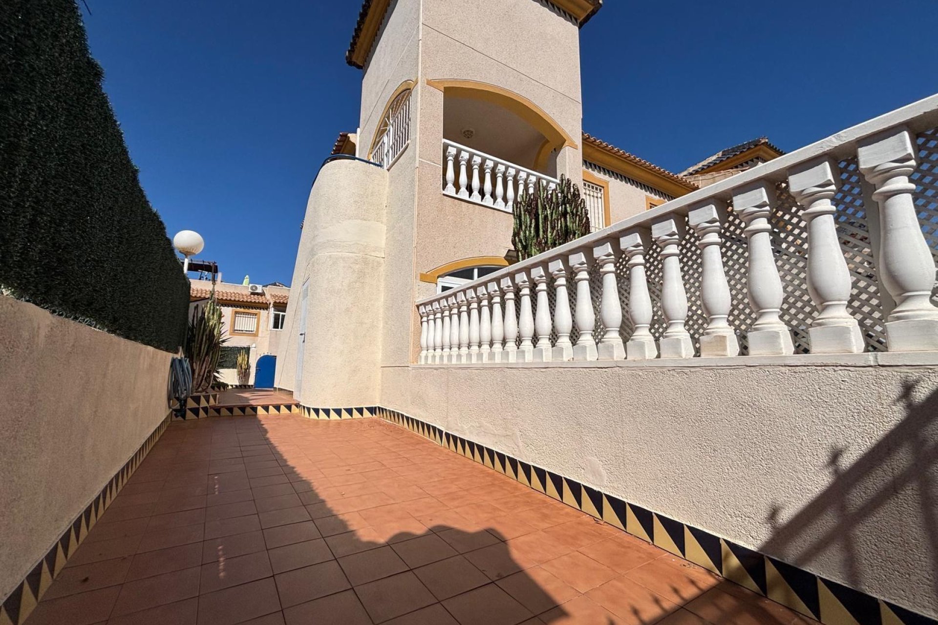Resale - Bungalow -
Torrevieja
