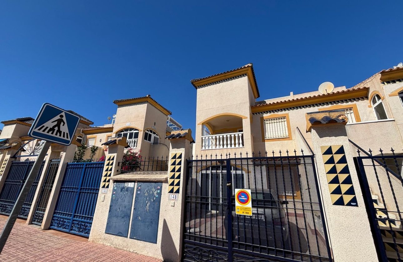 Resale - Bungalow -
Torrevieja