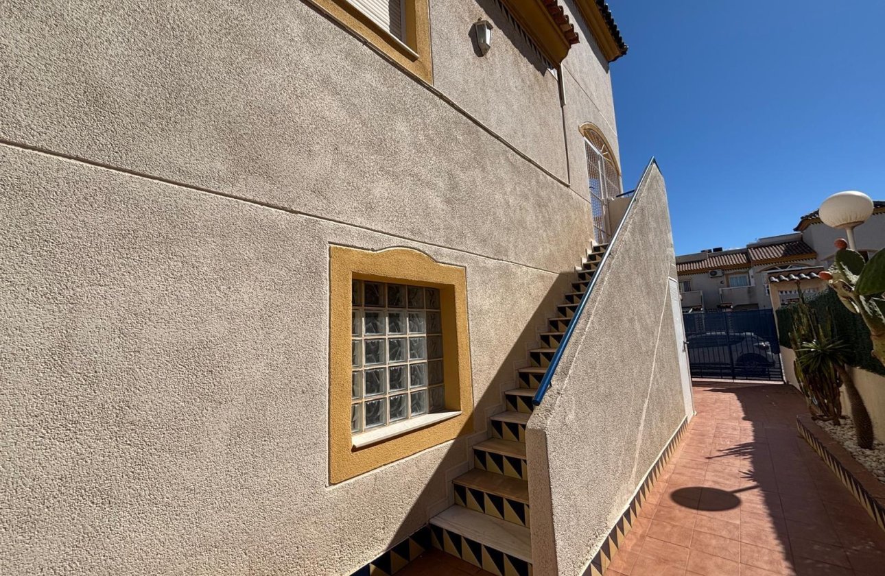 Resale - Bungalow -
Torrevieja