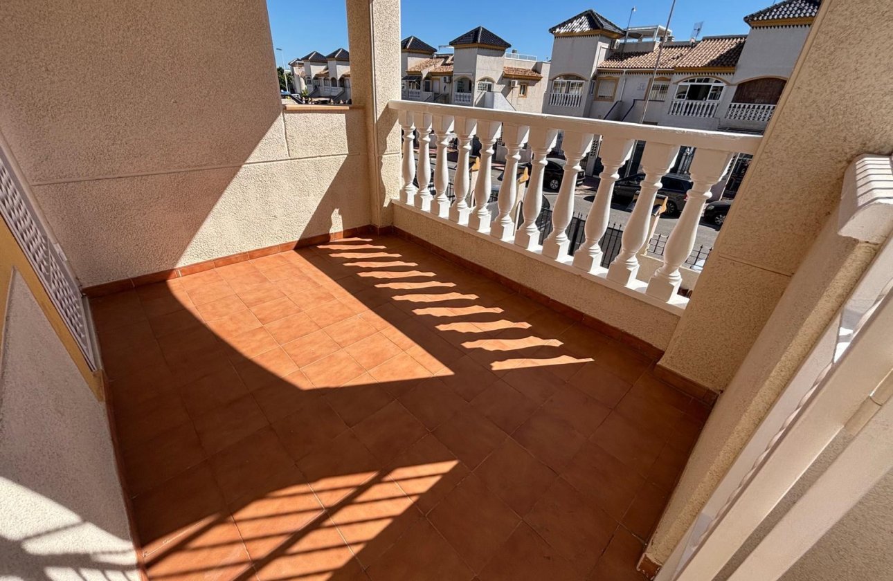 Resale - Bungalow -
Torrevieja