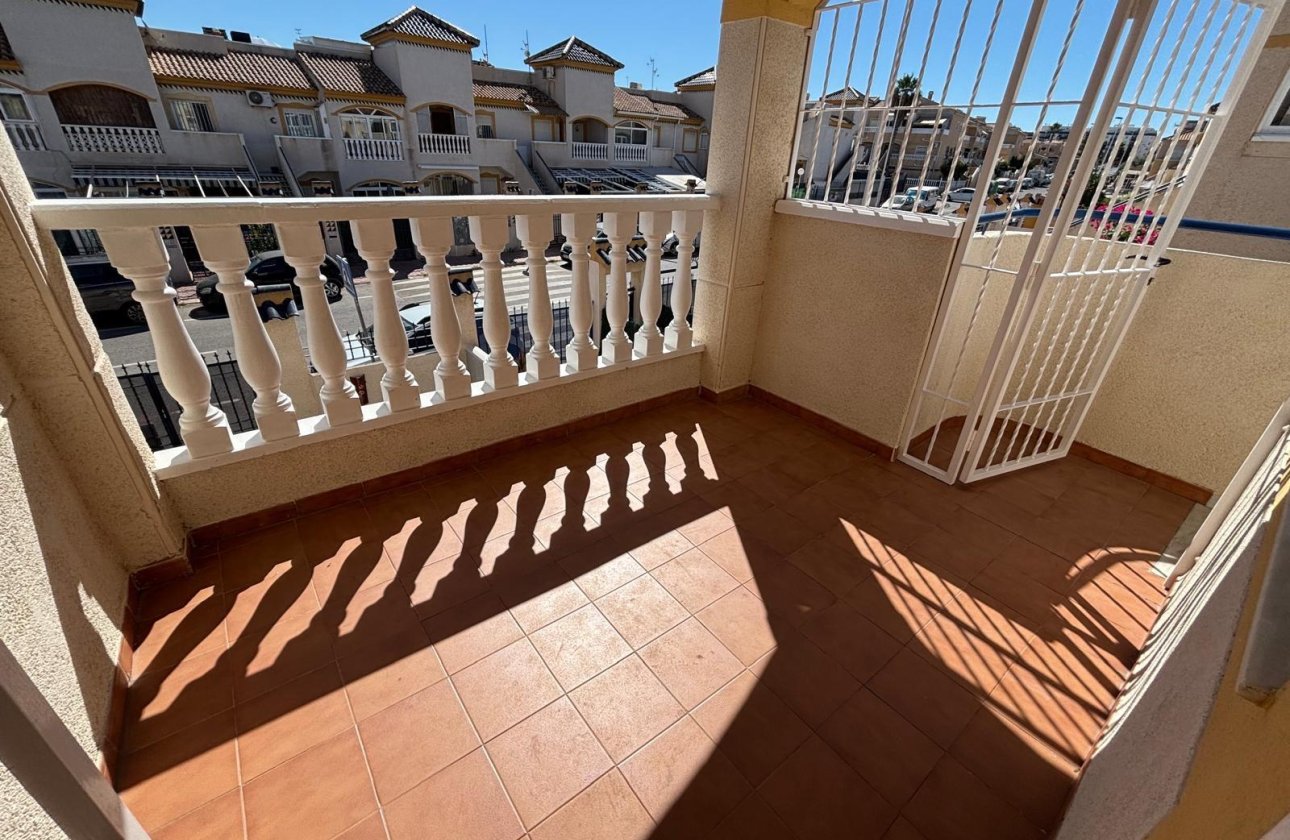 Resale - Bungalow -
Torrevieja