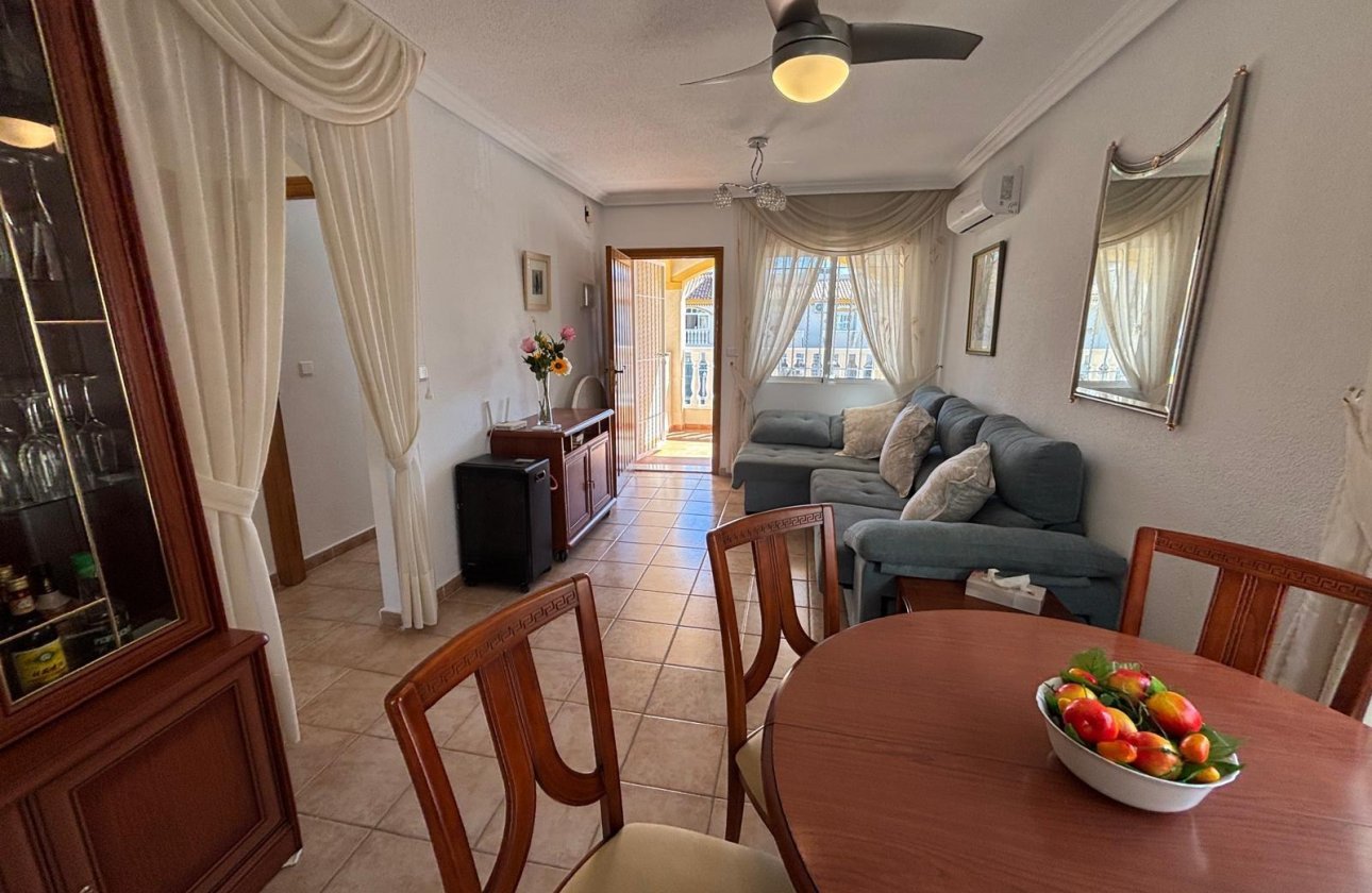 Resale - Bungalow -
Torrevieja