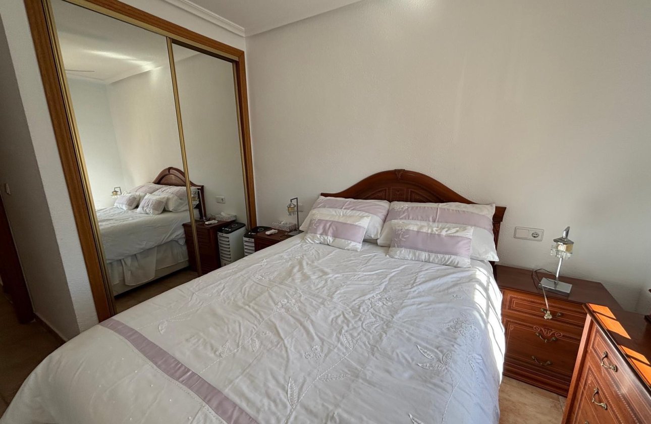 Resale - Bungalow -
Torrevieja
