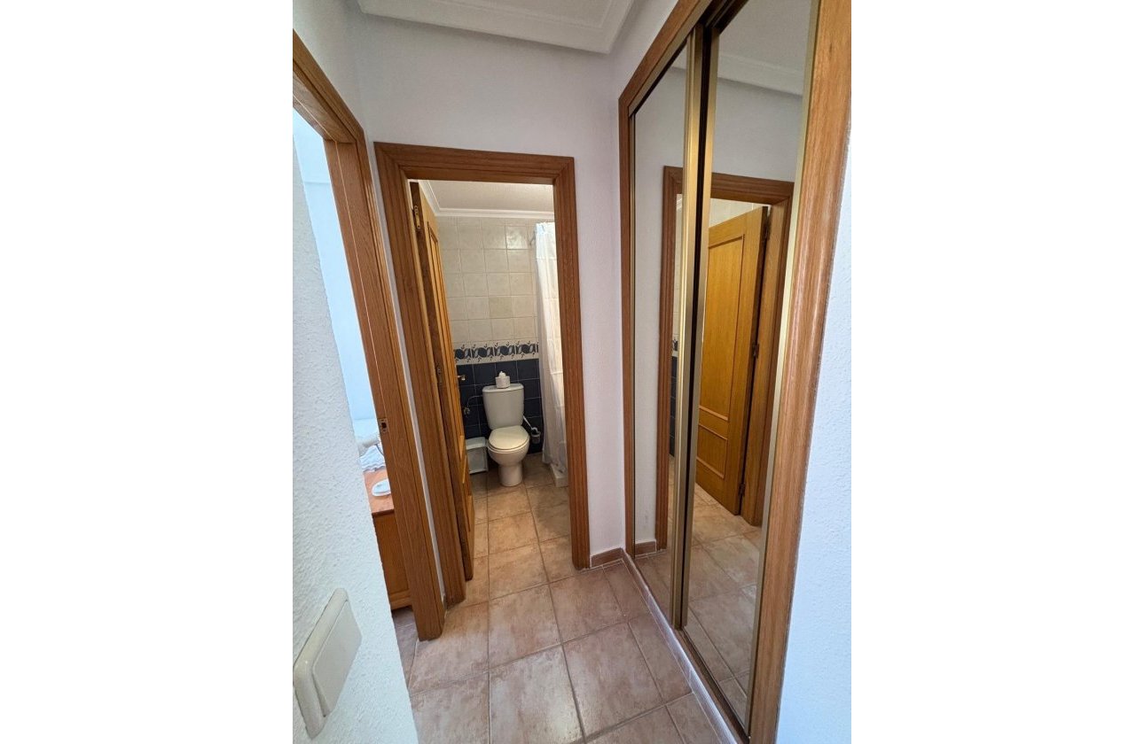 Resale - Bungalow -
Torrevieja