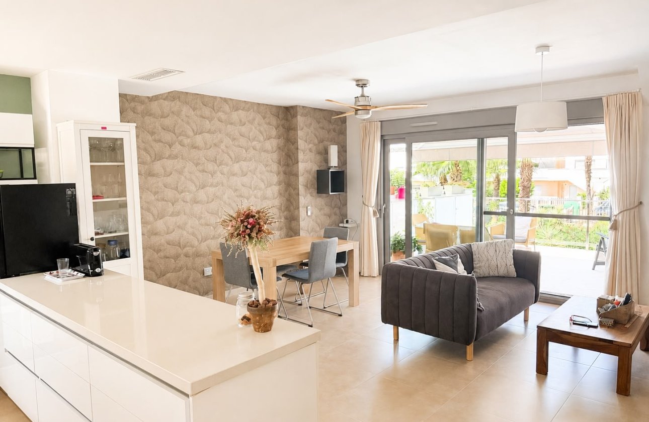 Resale - Bungalow -
Vistabella Golf Entre Naranjos - Inland