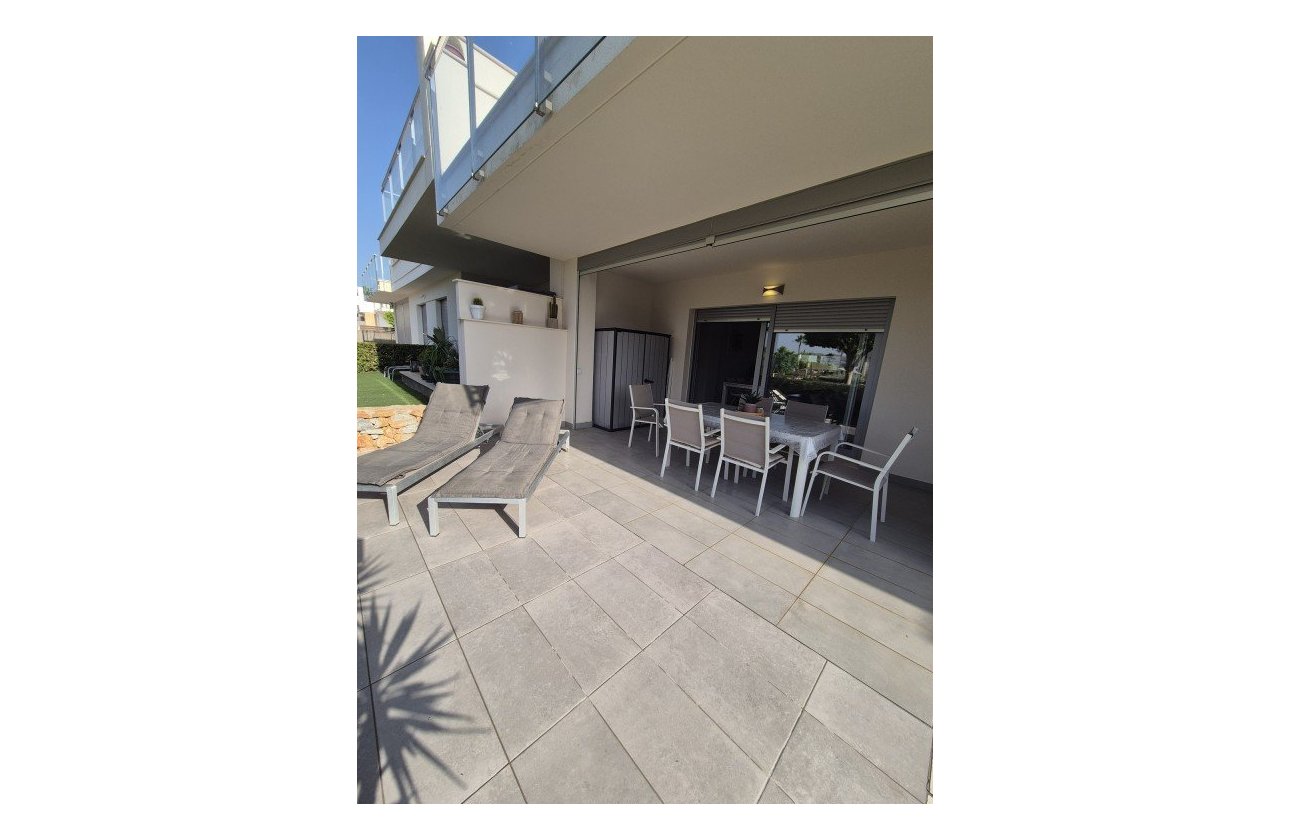 Resale - Bungalow -
Vistabella Golf Entre Naranjos - Inland