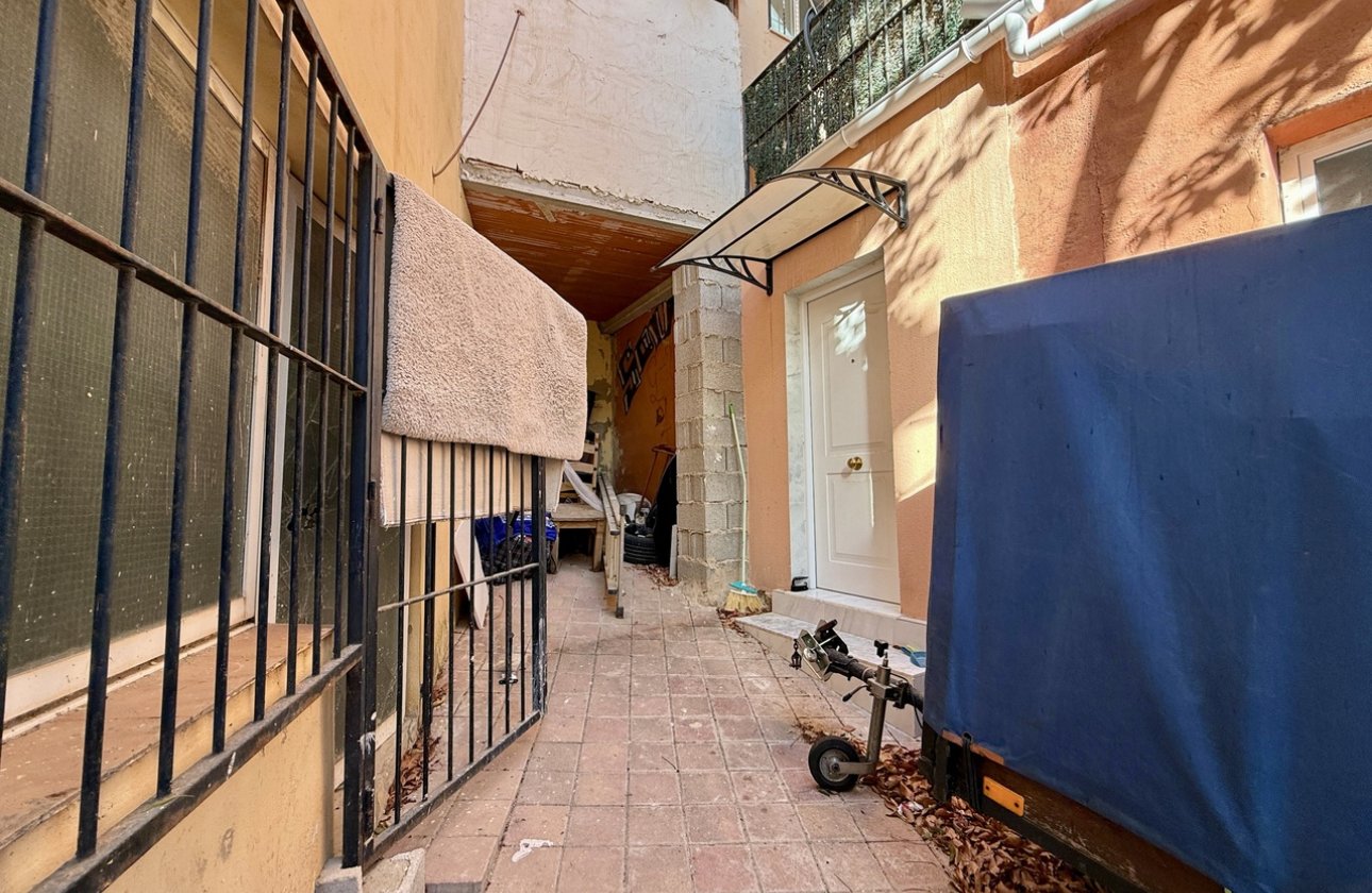 Resale - Commercial -
San Miguel de Salinas - Inland