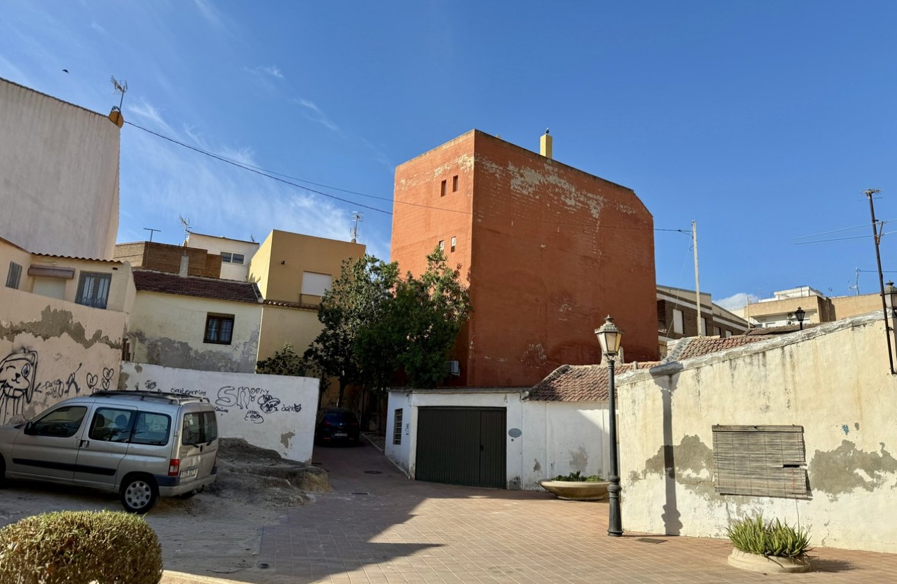 Resale - Commercial -
San Miguel de Salinas - Inland