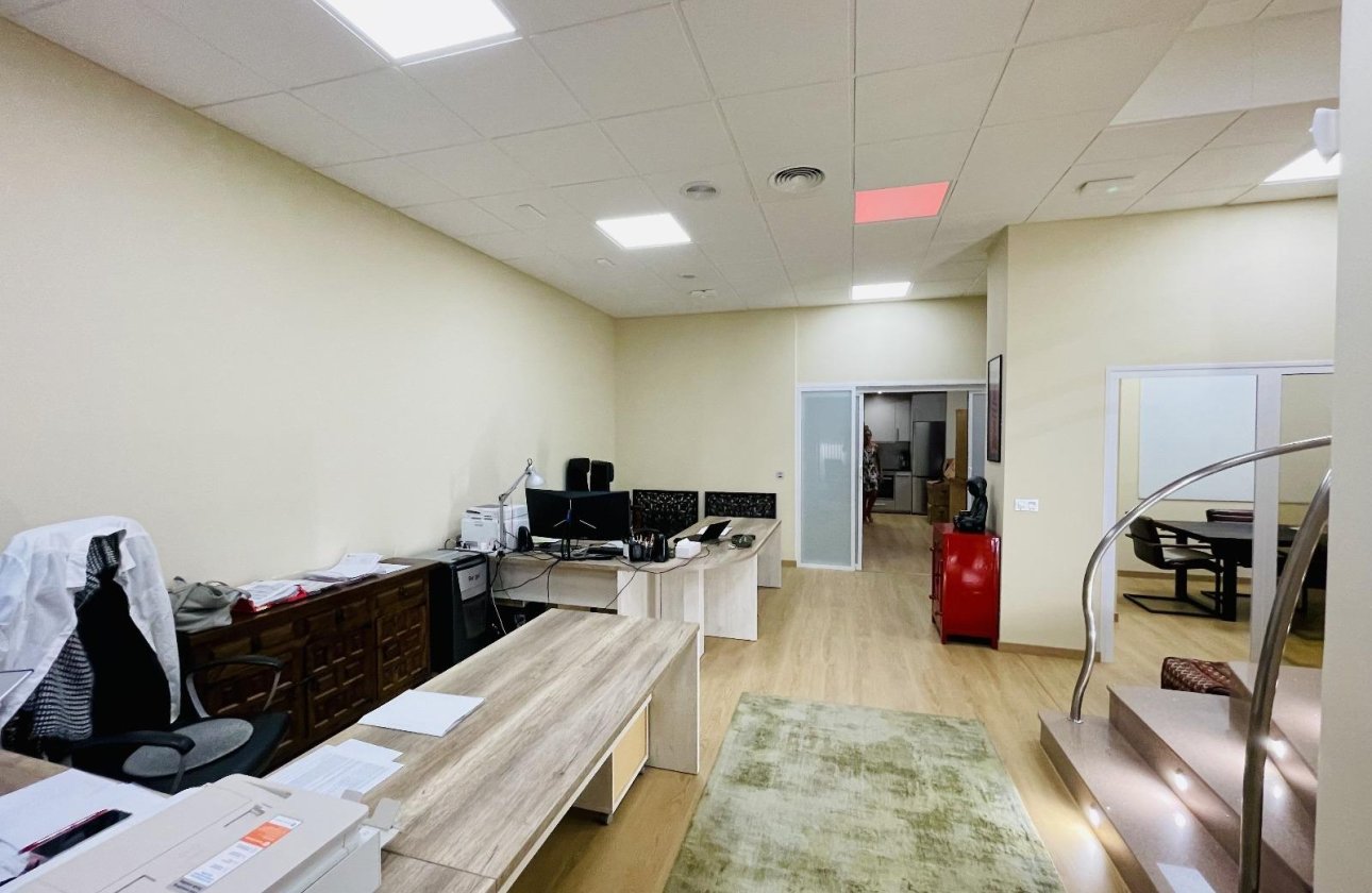 Resale - Commercial -
Torrevieja - Centro