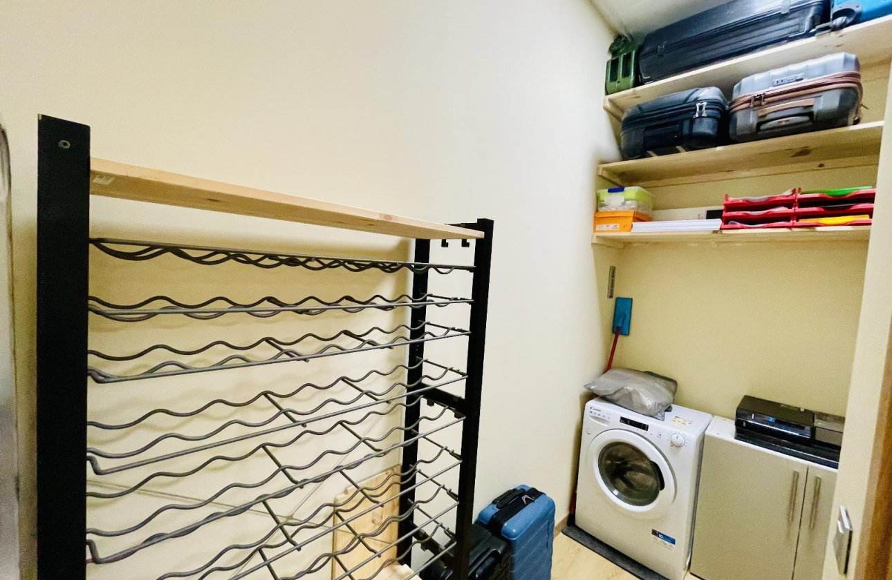 Resale - Commercial -
Torrevieja - Centro