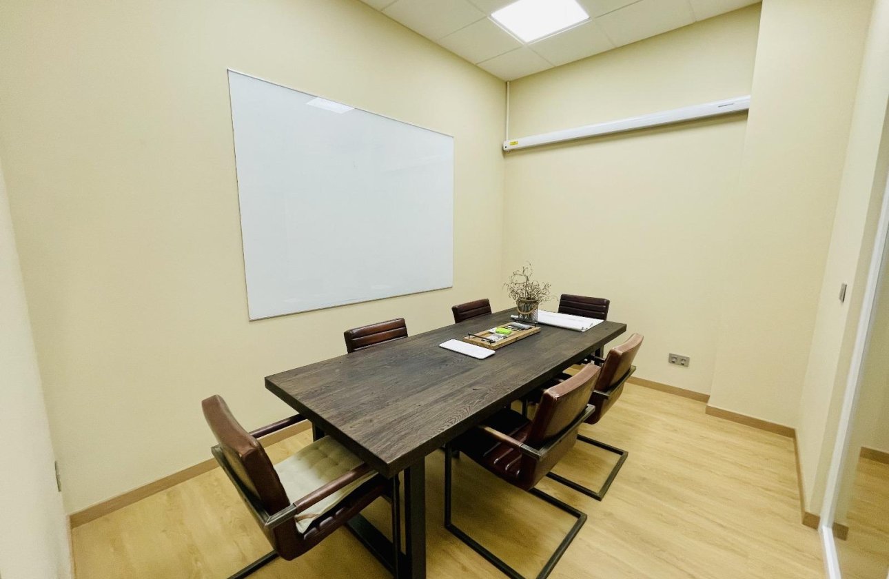 Resale - Commercial -
Torrevieja - Centro