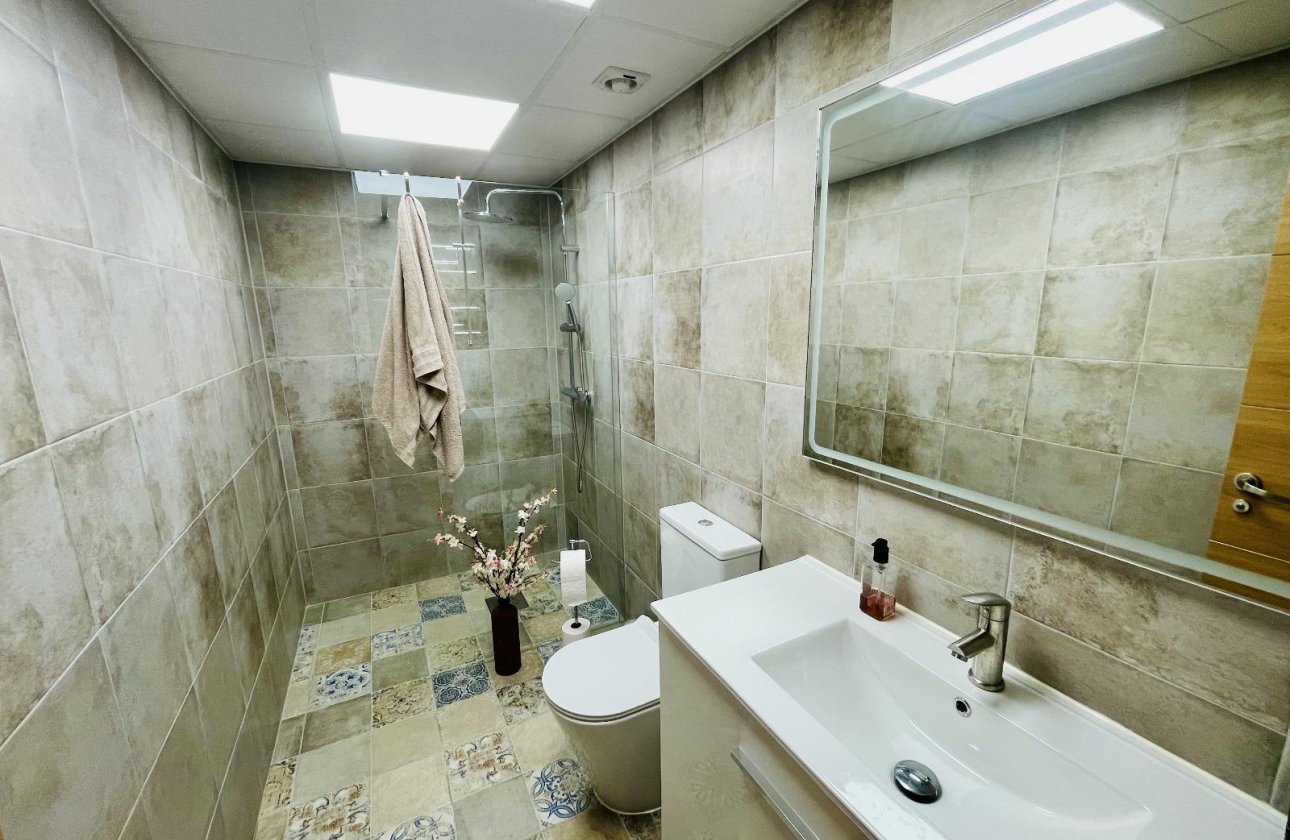 Resale - Commercial -
Torrevieja - Centro